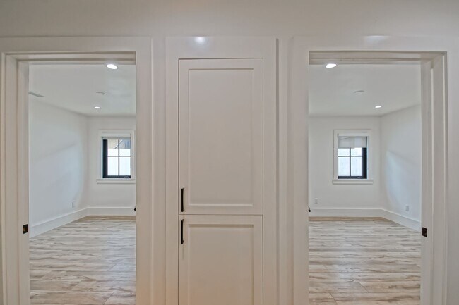 Building Photo - Completely Remodeled, Custom 3BR2BA Home w/ Spacious Floorplan, Amazing Indoor/Outdoor Space, Gat...