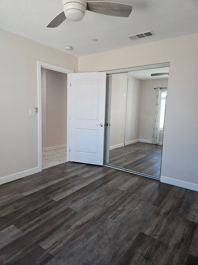 Building Photo - STUNNING CUSTOM APPLE VALLEY HOME