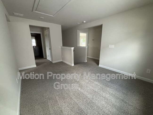 Building Photo - 1358 31st St NE