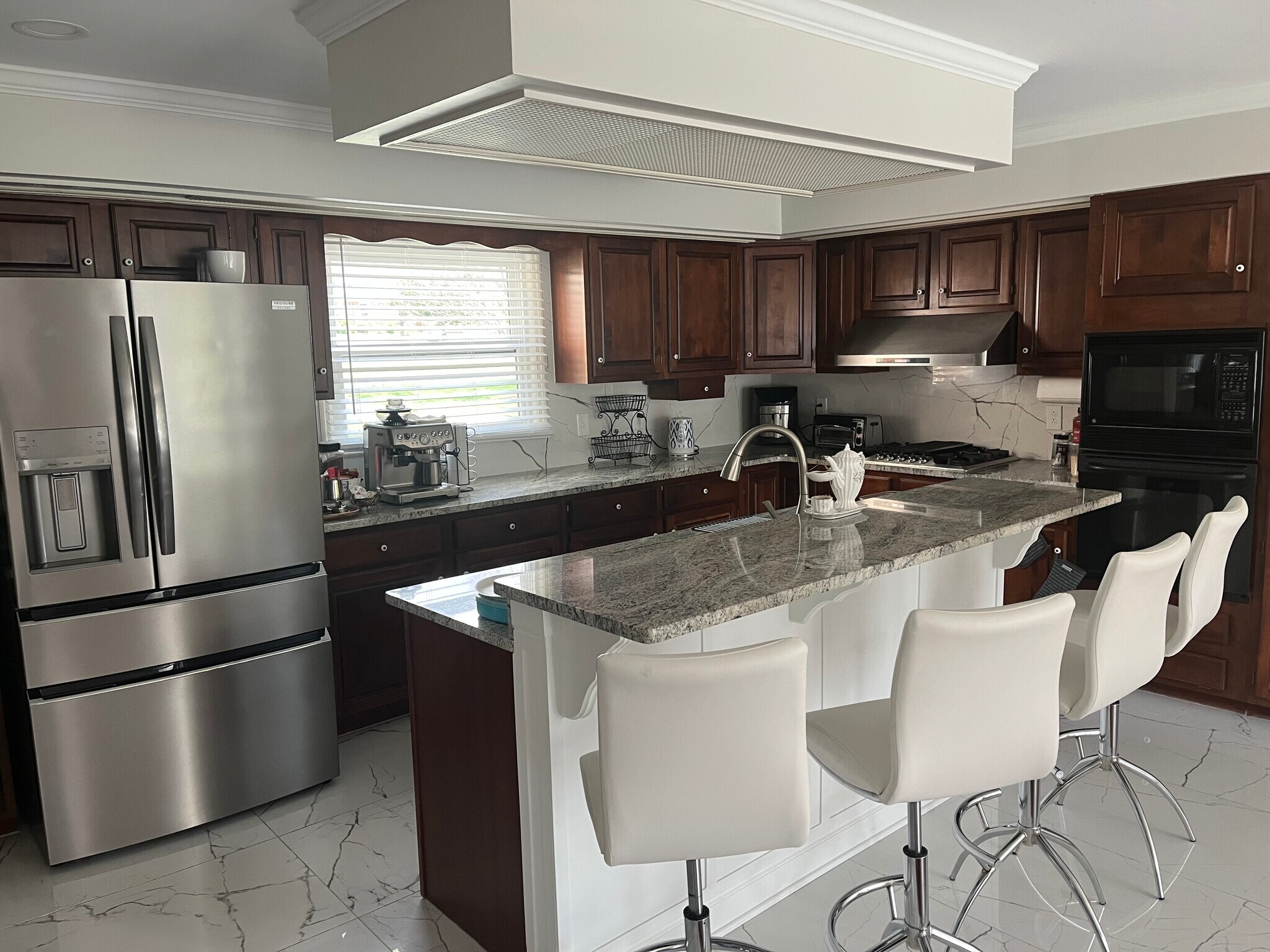 Open kitchen - 9217 Shawnee Trl