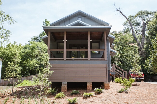 Building Photo - 132 Flint St