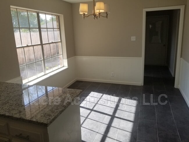 Building Photo - 1833 Skyline Dr