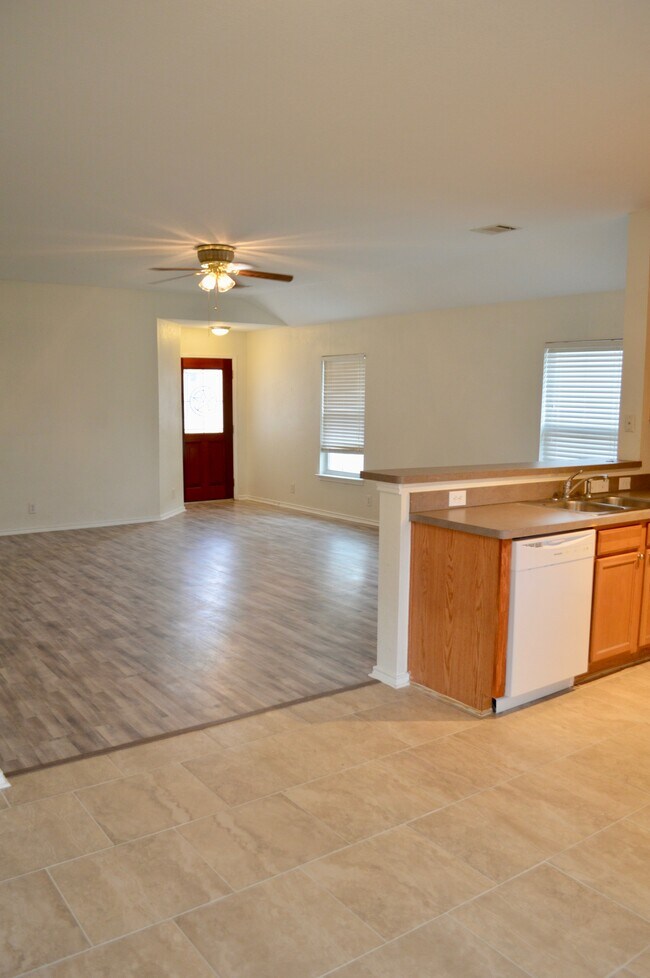 Building Photo - 304 Cattle Run