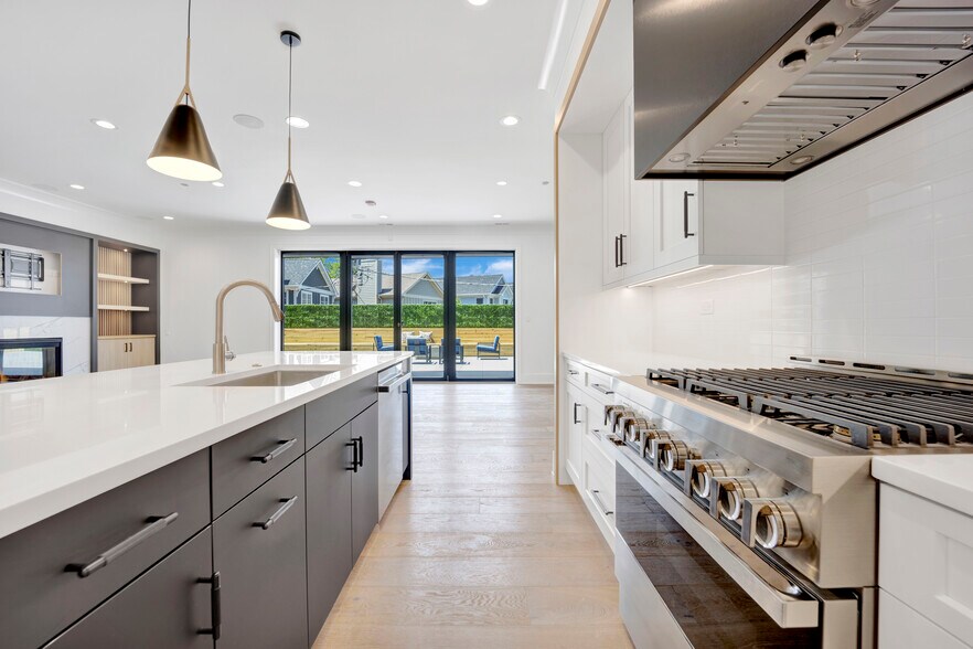 Building Photo - 4918 N Lincoln Ave