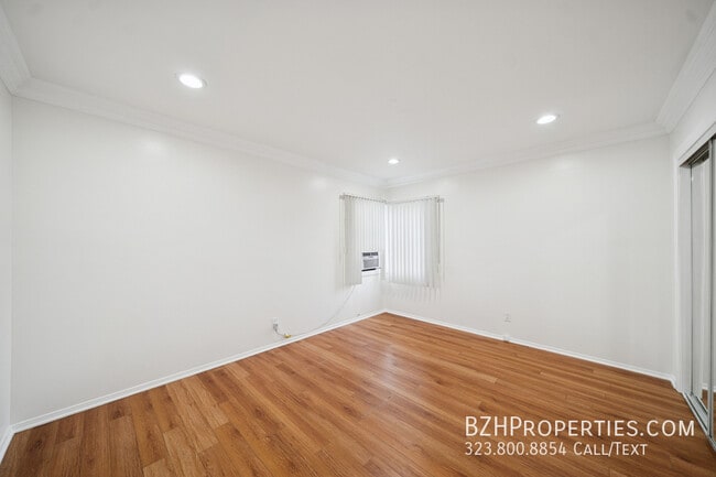 Building Photo - 710 Westmount Dr