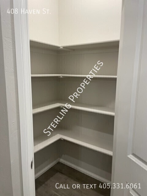 Building Photo - 408 Haven St