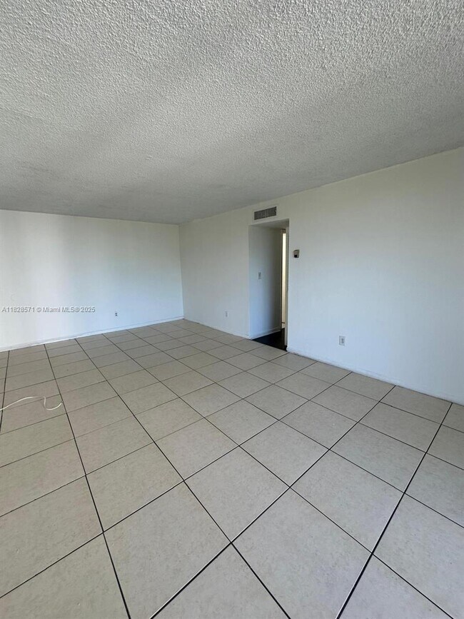Building Photo - 496 NW 165th St