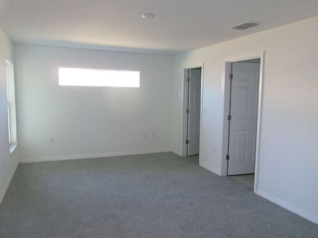 Building Photo - CENTRALLY LOCATED