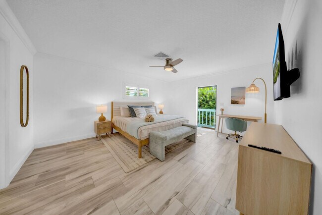 Building Photo - 555 S Gulf Dr