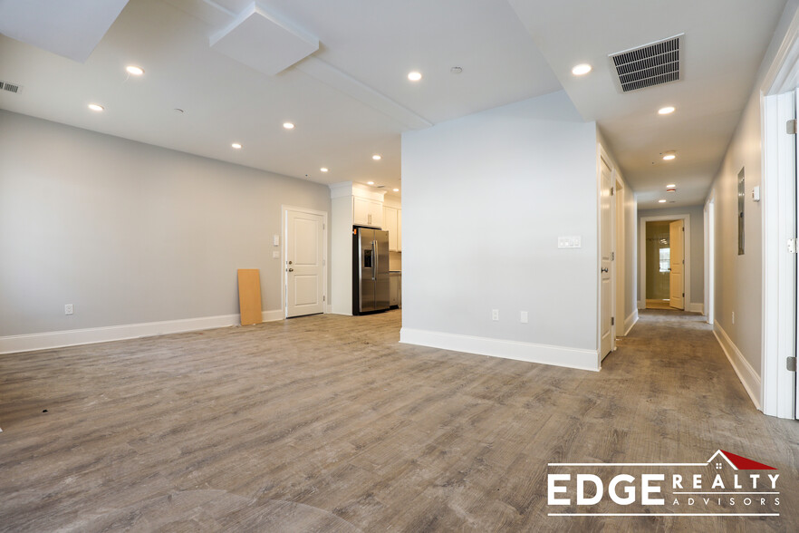 Building Photo - 108 Kenrick St
