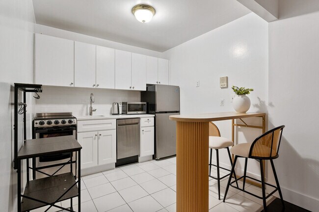 Building Photo - 420 Lexington Ave Ave