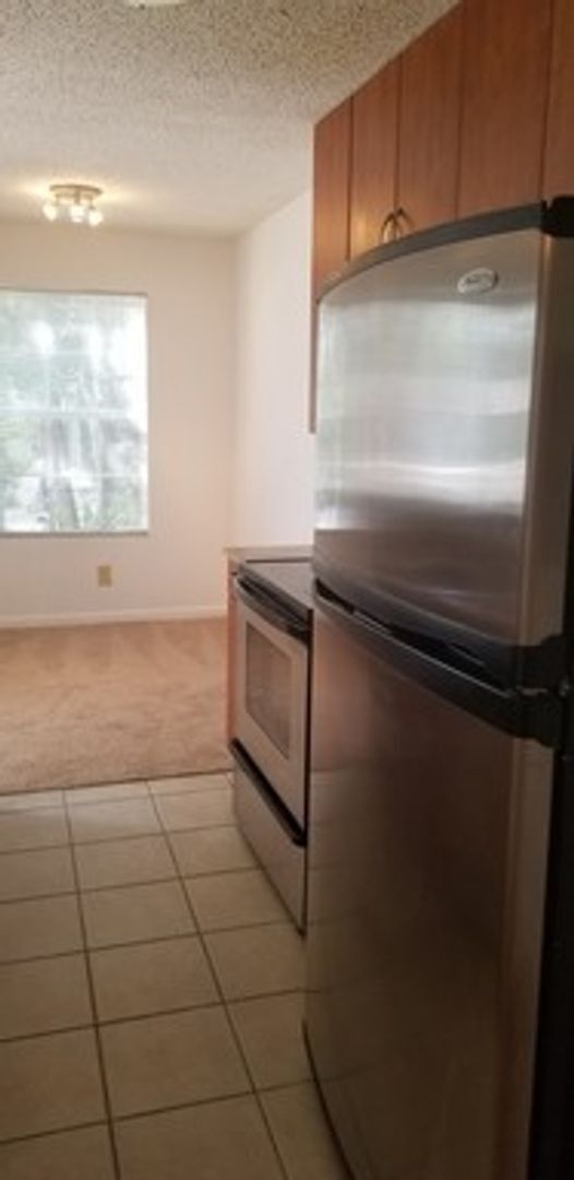 Building Photo - One bedroom condominium