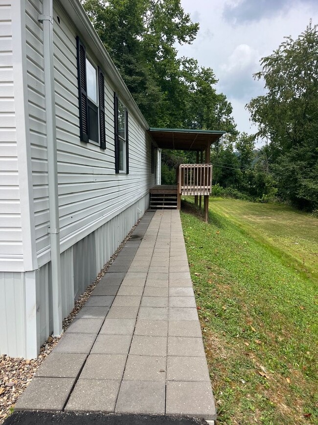 Building Photo - Well maintained mobile home