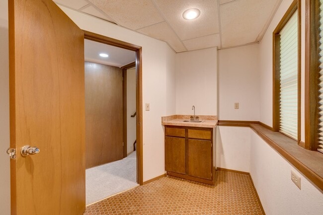 Building Photo - Mid Century Charming Bothell Retreat on 10...