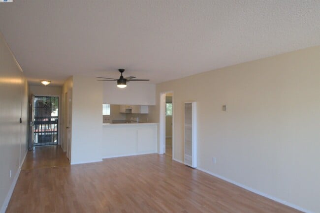 Building Photo - 1060 Oak Grove Rd