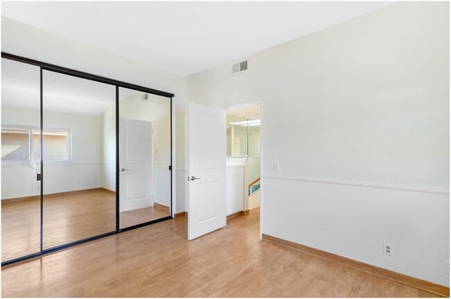 Building Photo - Beautiful Woodbridge Home!