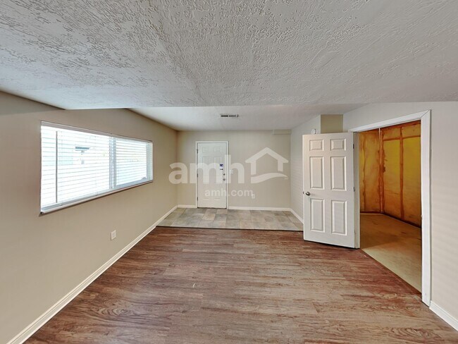 Building Photo - 2882 W 2075 S