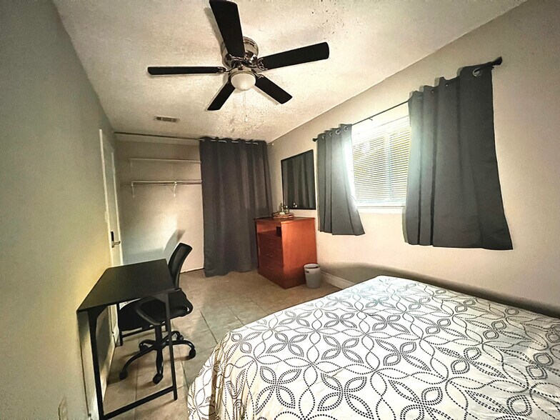 Building Photo - 12755 Thomas Sumter St