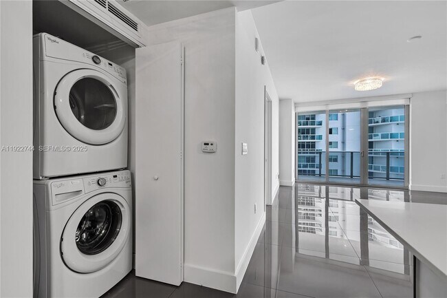 Building Photo - 488 NE 18th St