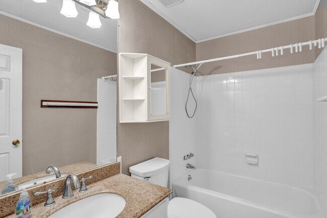 Building Photo - Quiet Cottage in Greensboro NC