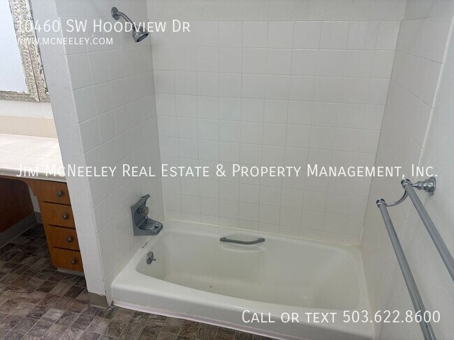Building Photo - 10460 SW Hoodview Dr