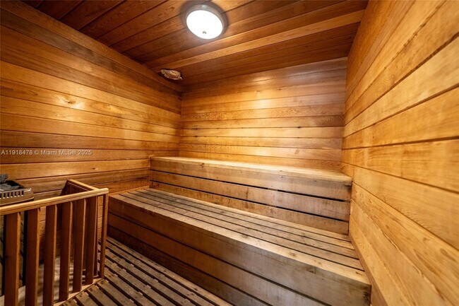 Building Photo - 2271 NE 68th St