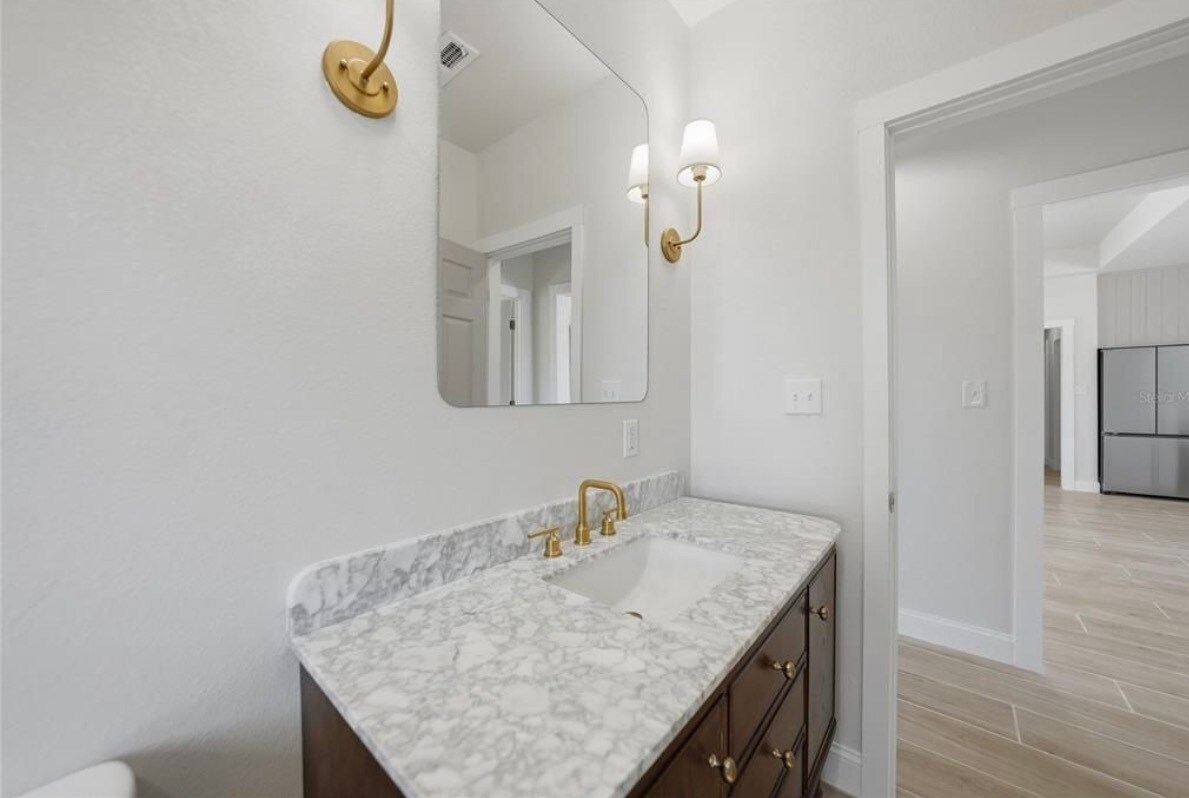 Building Photo - 3320 Palm Dr