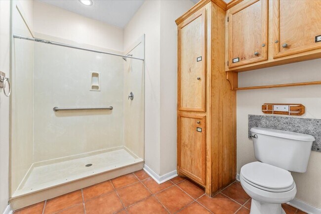 Building Photo - 10 Lowery Ln
