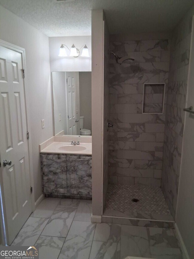 Building Photo - 2728 Halligan Point