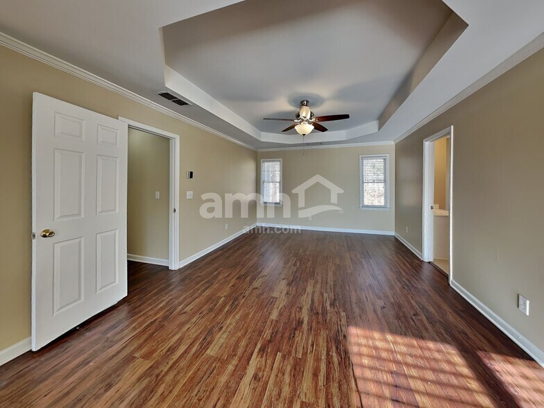 Building Photo - 3305 Maple Terrace Dr