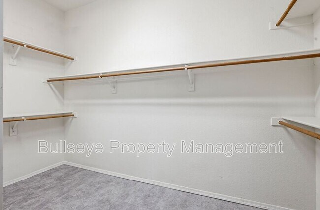 Building Photo - 6519 S 5th Way