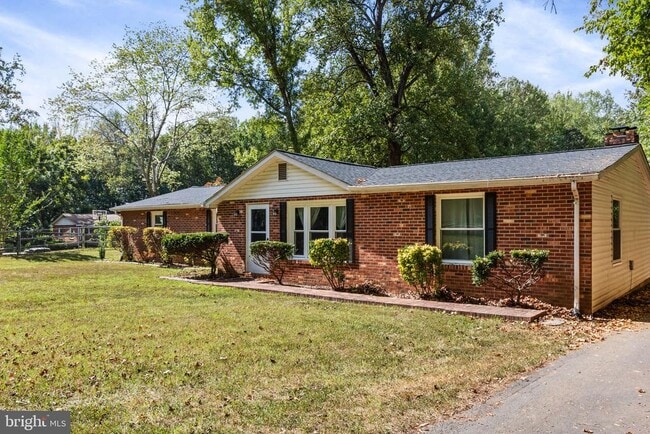 Building Photo - 124 Winding Creek Rd