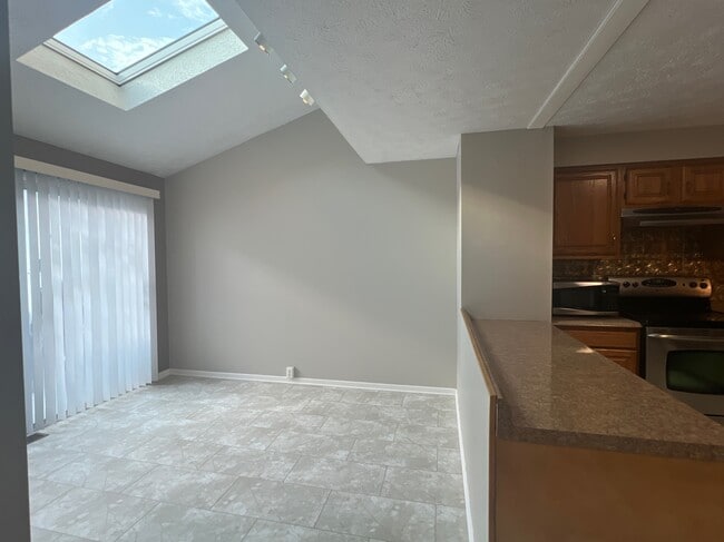 Building Photo - 2748 Hunters Point Dr