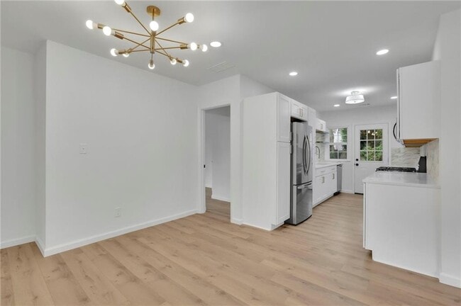 Building Photo - 808 S Park Dr