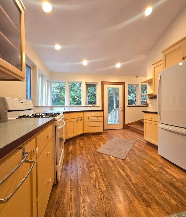 Building Photo - 2 Bedroom, 2 Bathroom Home For Rent in the...