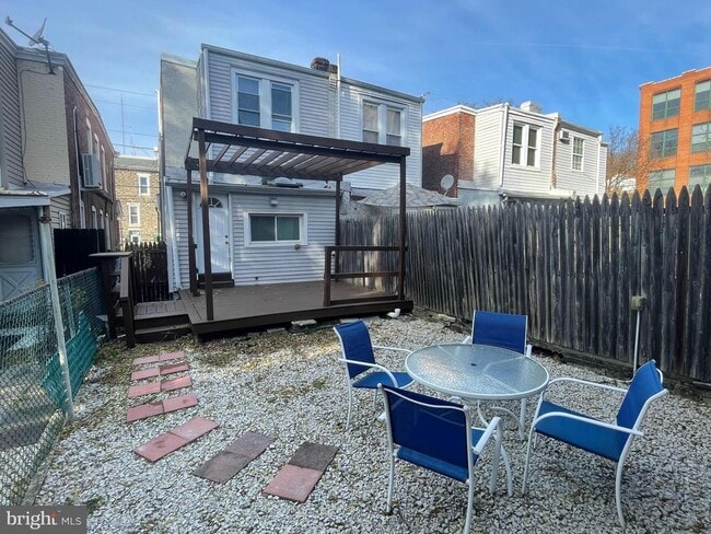 Building Photo - 141 Leverington Ave