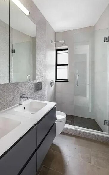 Building Photo - 248 Mott St