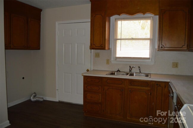 Building Photo - 309 Vance St