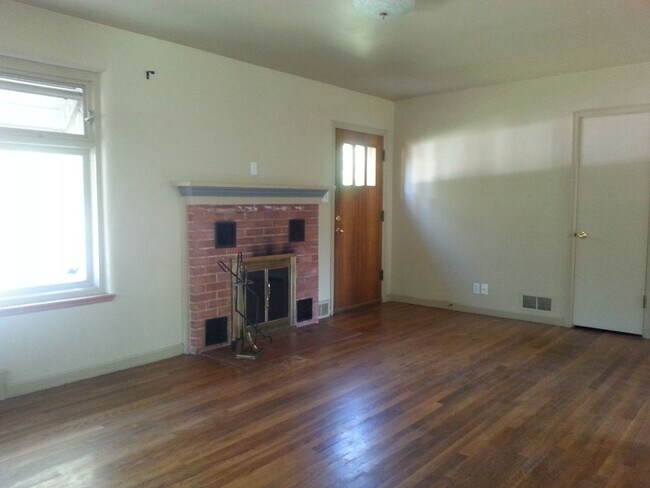 Building Photo - 630 S Washington Ave