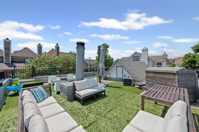 Building Photo - Amazing Union Hill Single Family Home