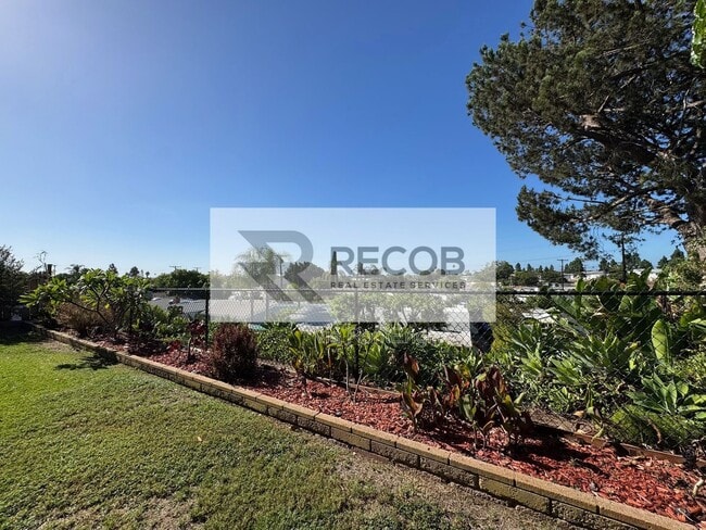 Building Photo - 3452 Lockwood Dr