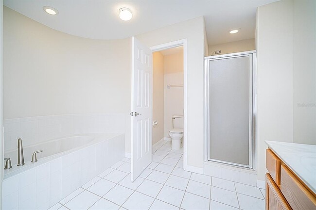 Building Photo - 357 Fairway Pointe Cir