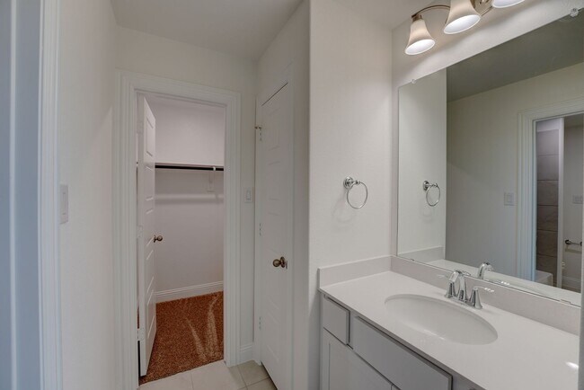 Building Photo - Must See 5 Bed 4.5 Bath in Northlake