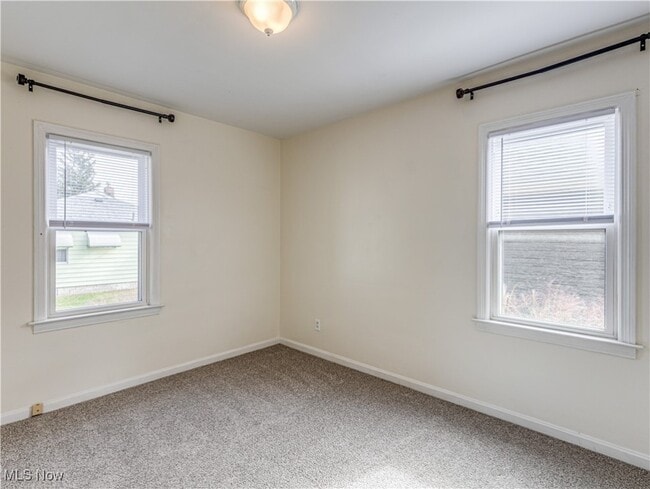 Building Photo - 2703 Oakwood Dr