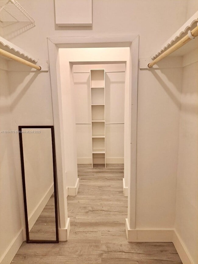 Building Photo - 7439 Twin Sabal Dr