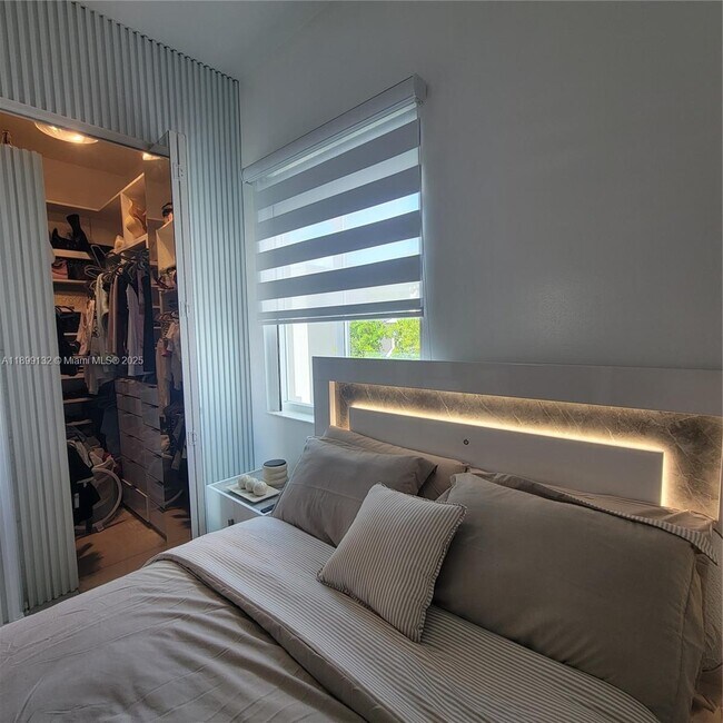 Building Photo - 10435 NW 66th St