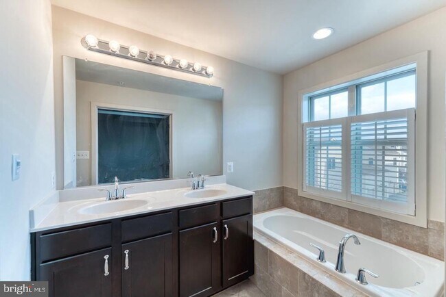 Building Photo - 22559 Clarksburg Rd