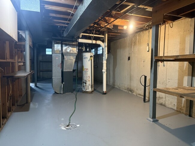 Building Photo - Florissant ready for move in - 3 Bed 1-1/2 Bath with Partially Finished Basement