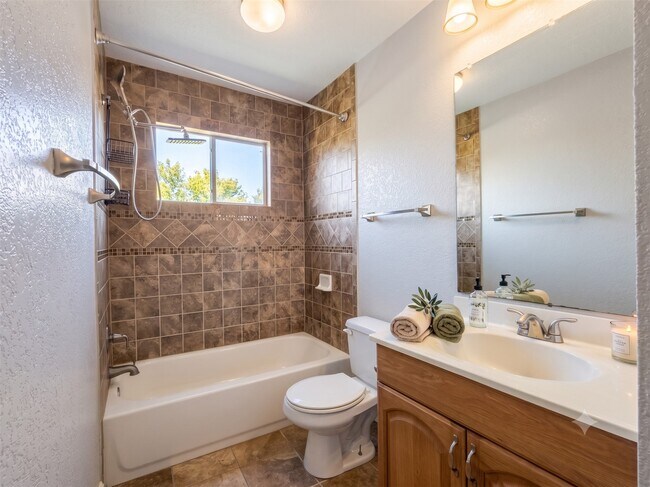 Building Photo - 302 Morningside Dr