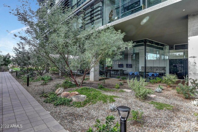 Building Photo - 7180 E Kierland Blvd